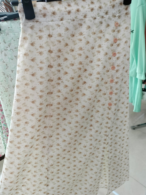 Floral Slit Skirts Embedded With Buttons